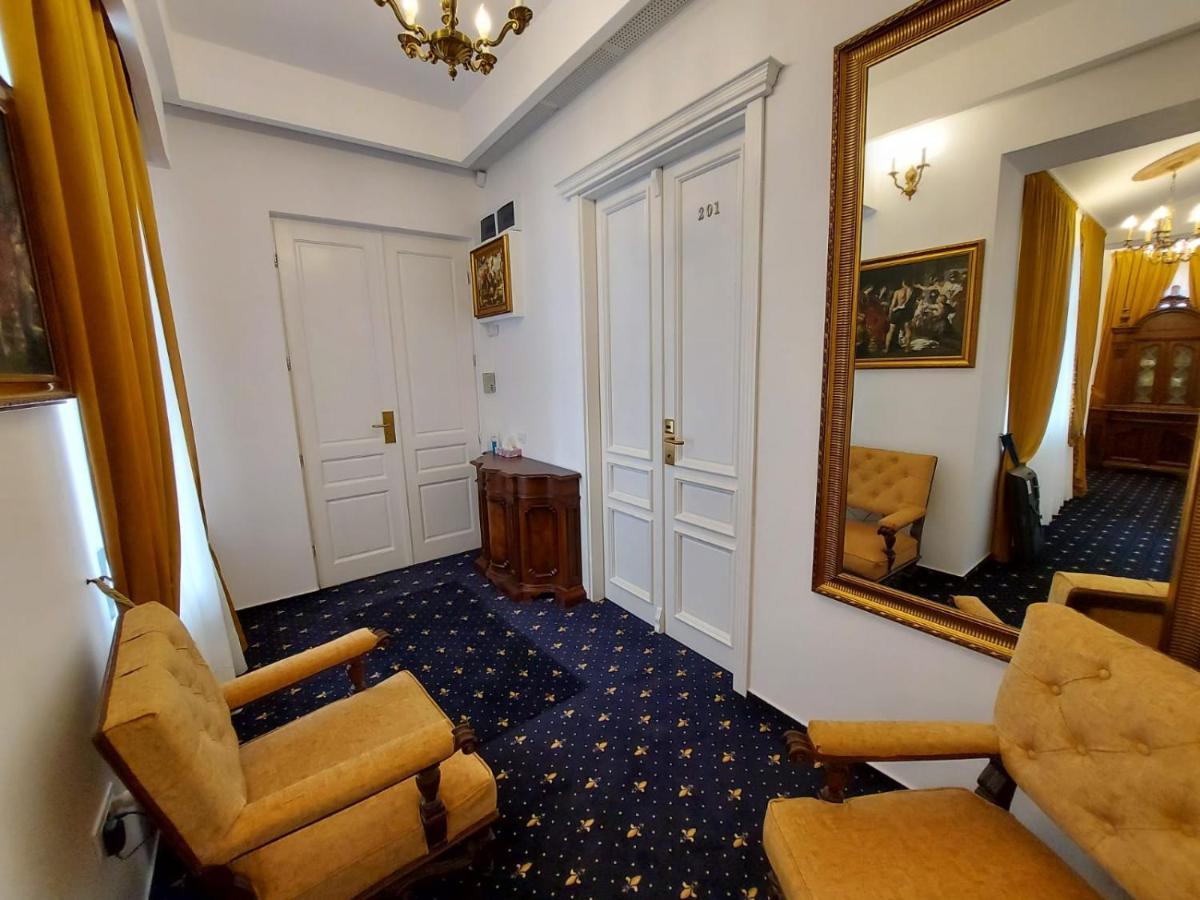 Weiss Little Palace บราชอฟ ภายนอก รูปภาพ